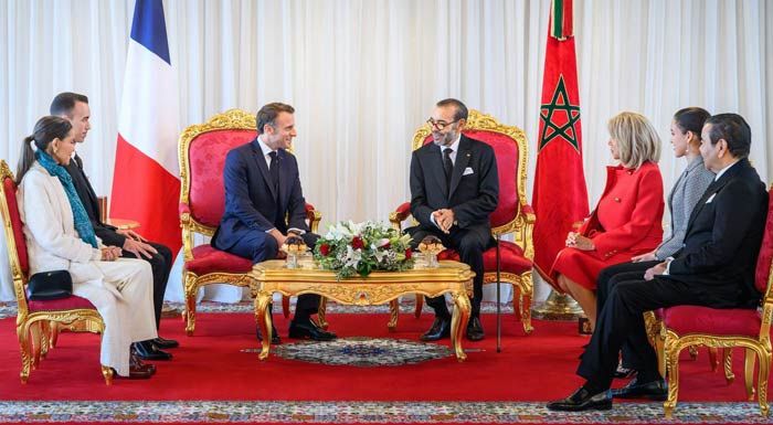 S.M le Roi Mohammed VI s’entretient avec S.E.M. Emmanuel Macron