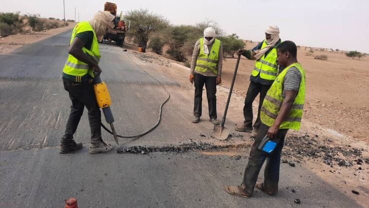 المؤسسة العمومية للأشغال العمومية : وتيرة مُتسارِعة في أشغال مشروع الطريق تندوف آزويرات الموريتانية