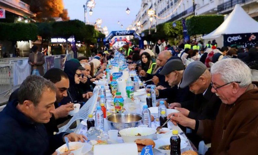 رمضان: "إفطار جماعي ضخم" بالجزائر العاصمة