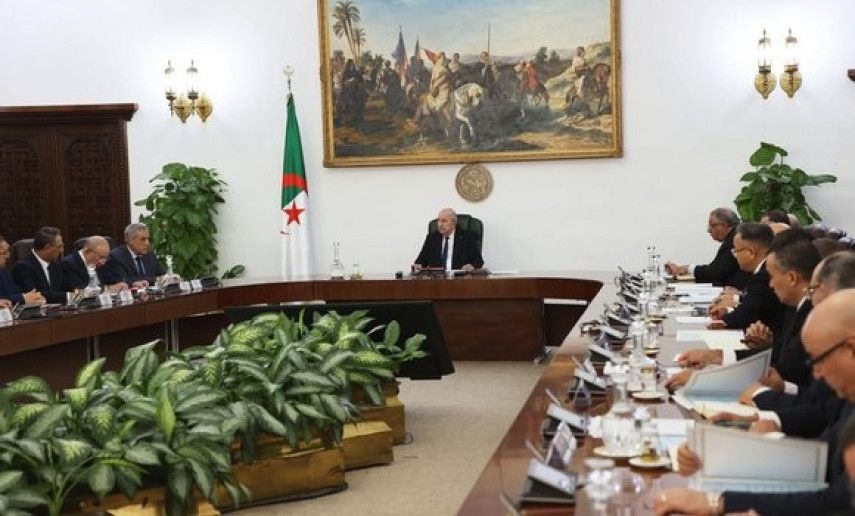 President of the Republic chairs Council of Ministers meeting