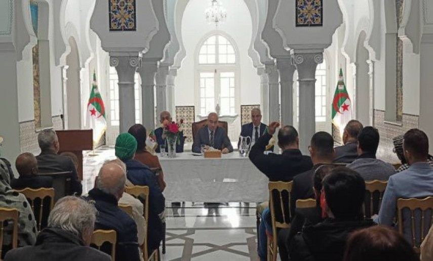 Chaib meets members of Algerian community established in Tunisia