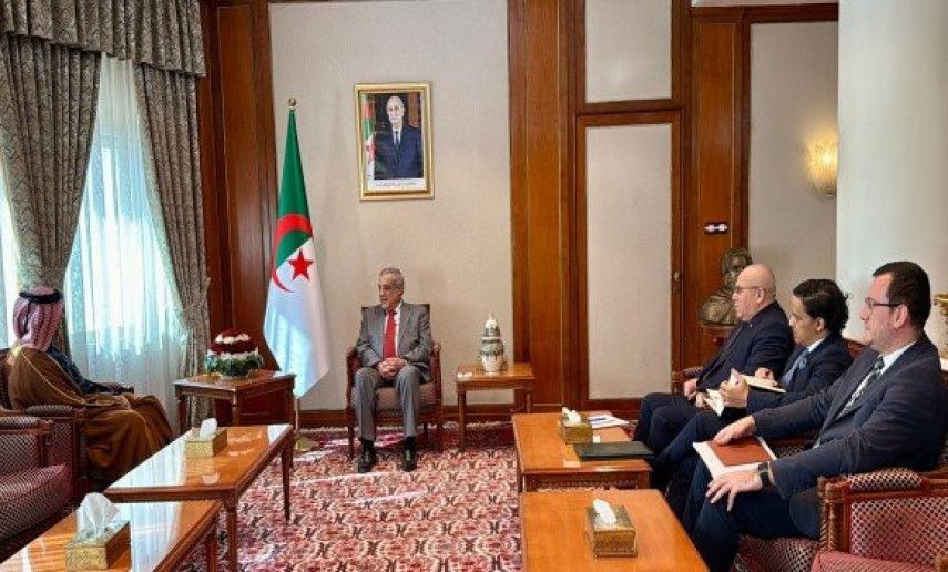 Prime Minister receives Qatar's ambassador to Algeria