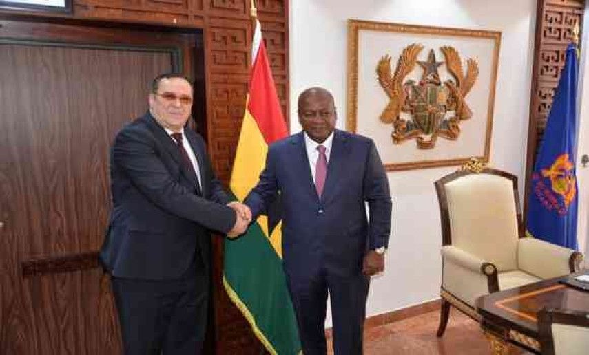 Communication minister hands over letter from President of the Republic to Ghana’s counterpart