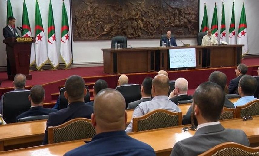 President of the Republic meets notables, representatives of civil society in Khenchela