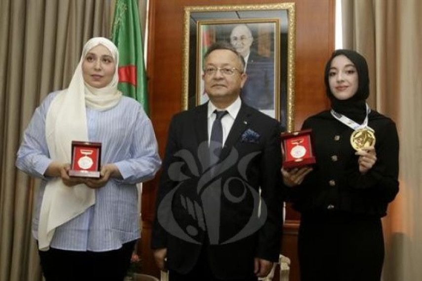 Higher education: Baddari awards medals for merit to students Hiba Lamara, Rayane Sekkour