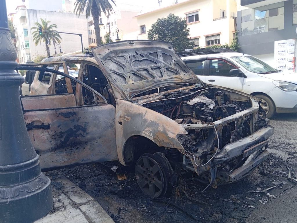 حريق سيارة اسعاف طنجة