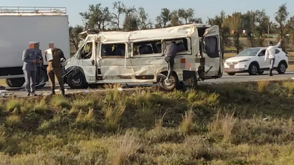 مصرع شخصين وإصابة آخرين إثر انقلاب حافلة لنقل المستخدمين نواحي سلا الجديدة