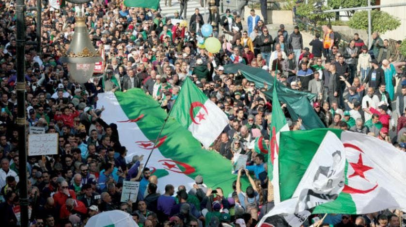 الجزائر.. ائتلاف يندد ب”تجريم” متظاهري الحراك