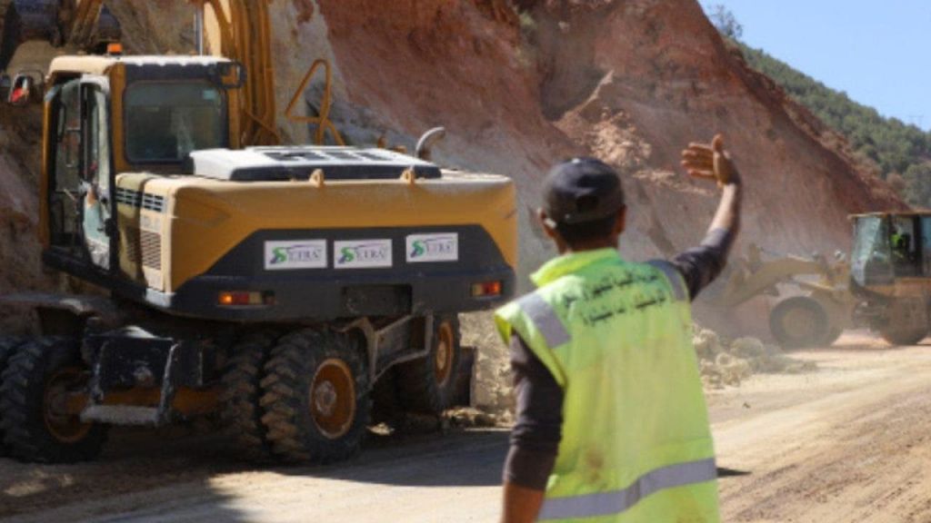 صورة تعبيرية لتعبيد طريق جبلية في المغرب