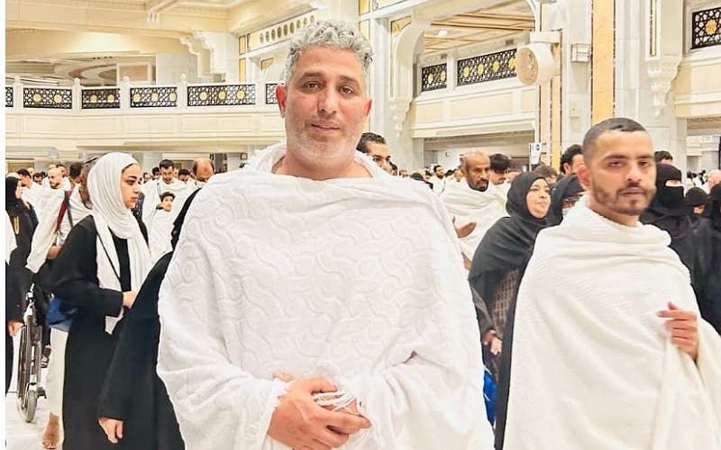 المخرج عبد الواحد مجاهد يؤدي مناسك العمرة في رمضان