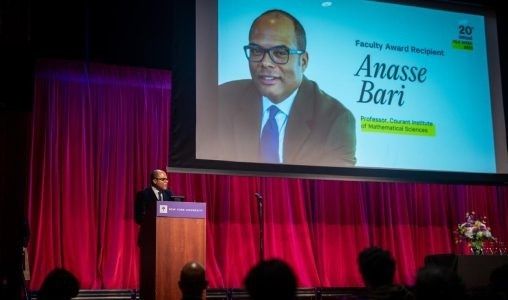 Le Professeur Marocain d'IA Anasse Bari reçoit le prix “Martin Luther King Faculty Award” 2025