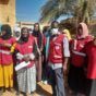 Volunteers participated with the Sudanese Red Crescent Society in distributing meals to displaced people in Al-Samrab neighbourhood, Khartoum Bahri, on December 21, 2024.