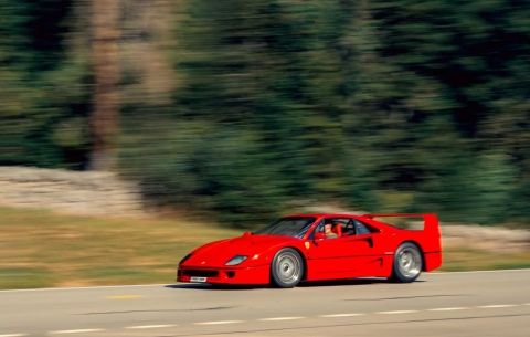 سيارة "Ferrari F40" موديل 1989 للبيع في مزاد مقابل مليوني إسترليني