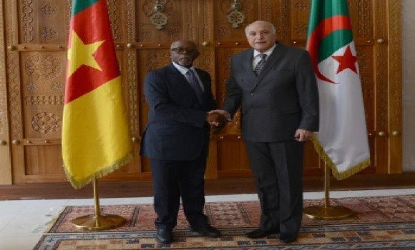 Attaf reçoit son homologue camerounais