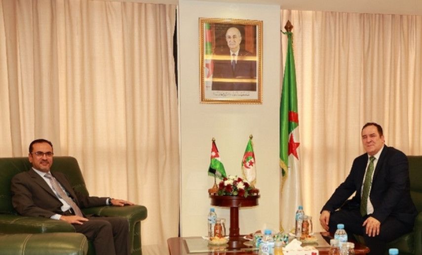 Le ministre de la Communication reçoit l'ambassadeur de Jordanie à Alger  