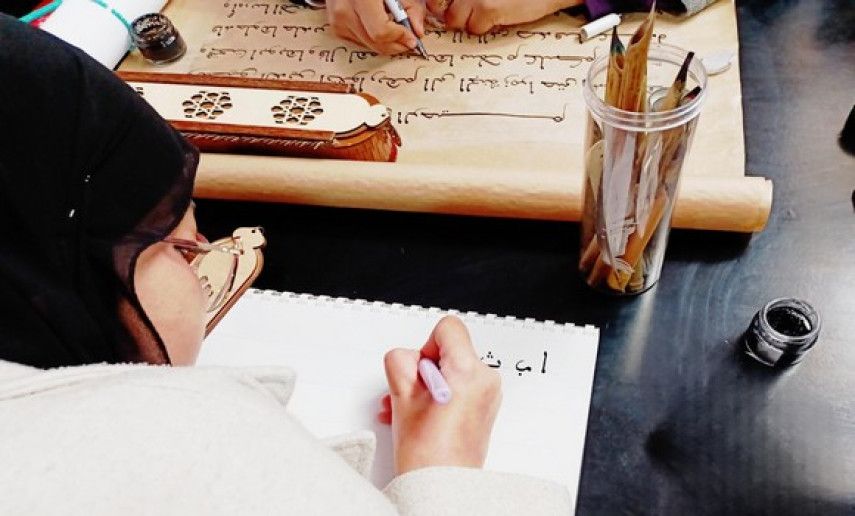 Journée mondiale de la langue arabe: lumière sur l'art de la calligraphie arabe dans une exposition au Musée "Ahmed Zabana" d'Oran