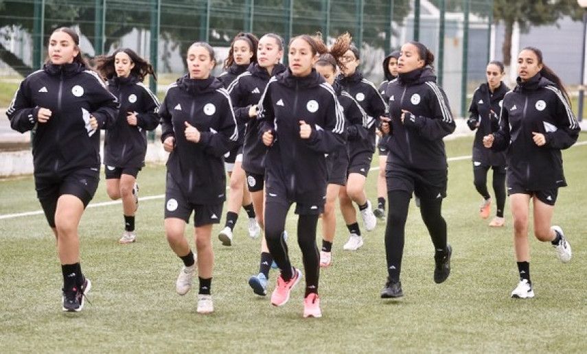 Foot/Mondial-2025 (U17): les cadettes algériennes reprennent l'entraînement