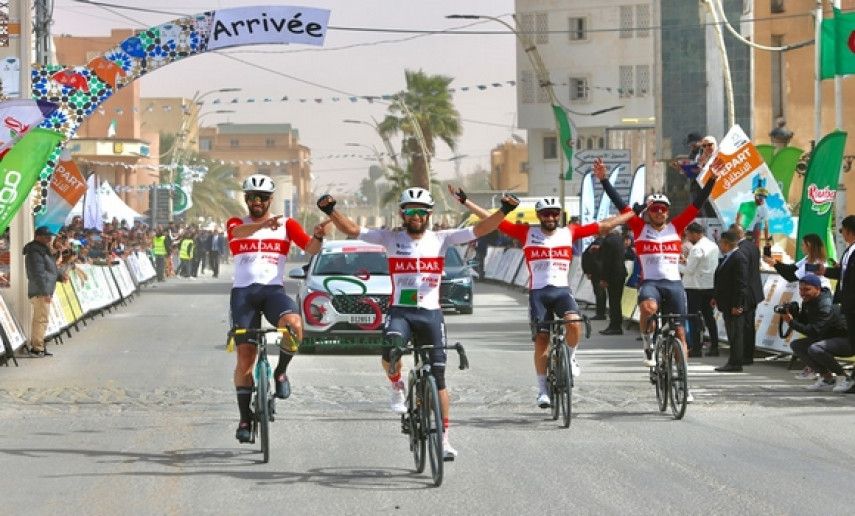 Grand Prix Sonatrach 2025: Azzedine Lagab (Madar Pro-Cycling) s'impose devant ses coéquipiers