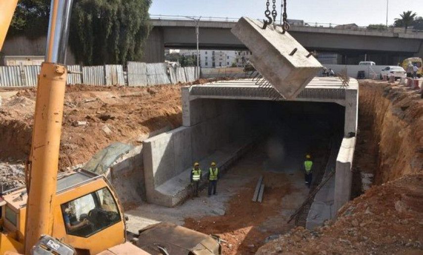 Rekhroukh affirme la nécessité d'accélérer la cadence des travaux de développement du réseau routier à Alger