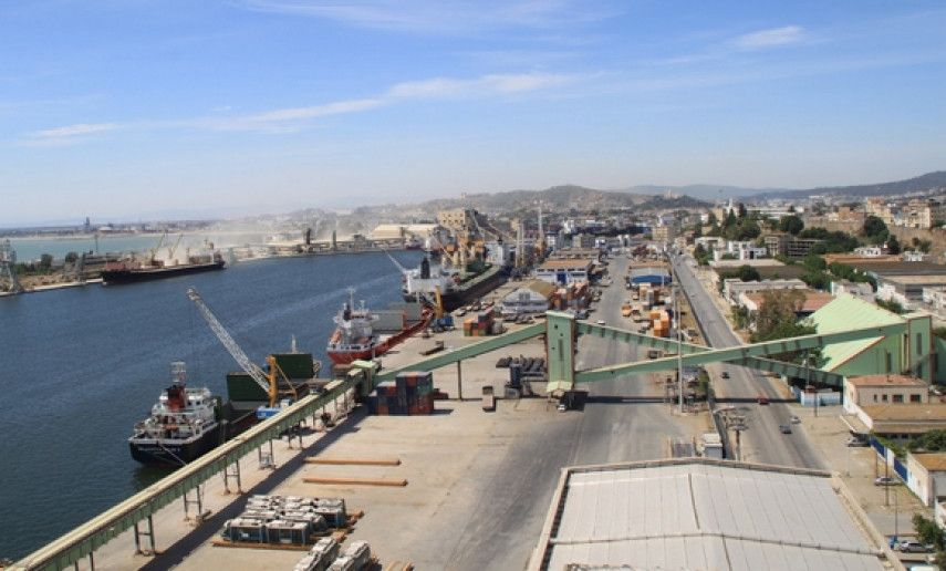 Le quai minéralier en construction au port d’Annaba: ligne de départ des exportations algériennes de phosphates et d’engrais