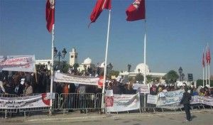 Sit-in des diplômés chômeurs à la Kasbah : appel à l’intervention du président