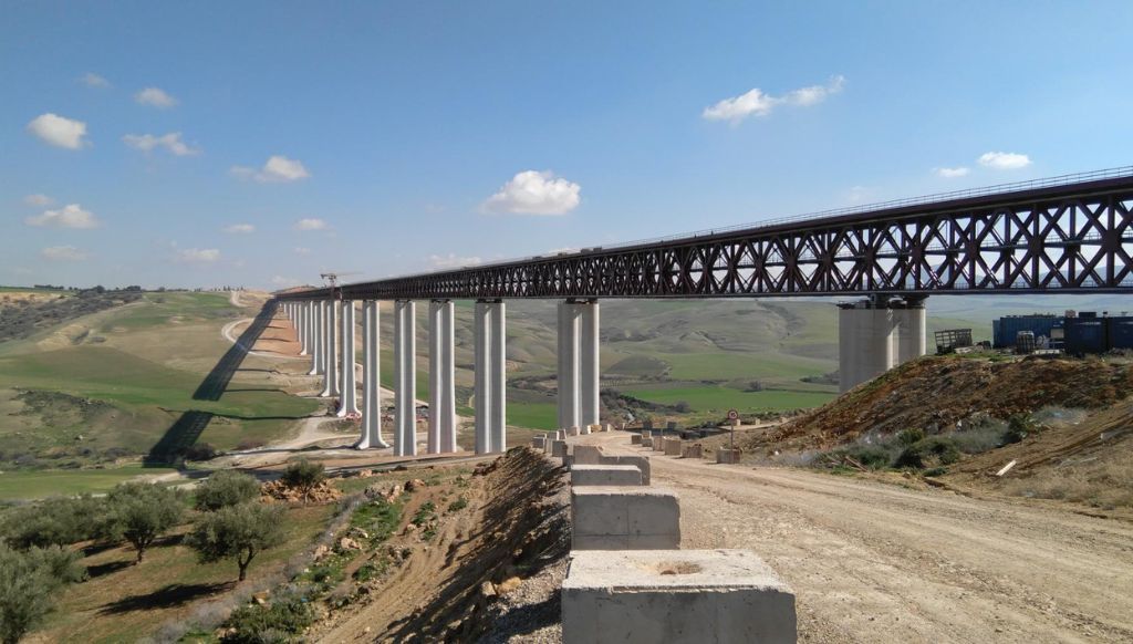 LGV Algérie : Pose des Voies sur le Pont de l’Oued Isser de 1890 mètres