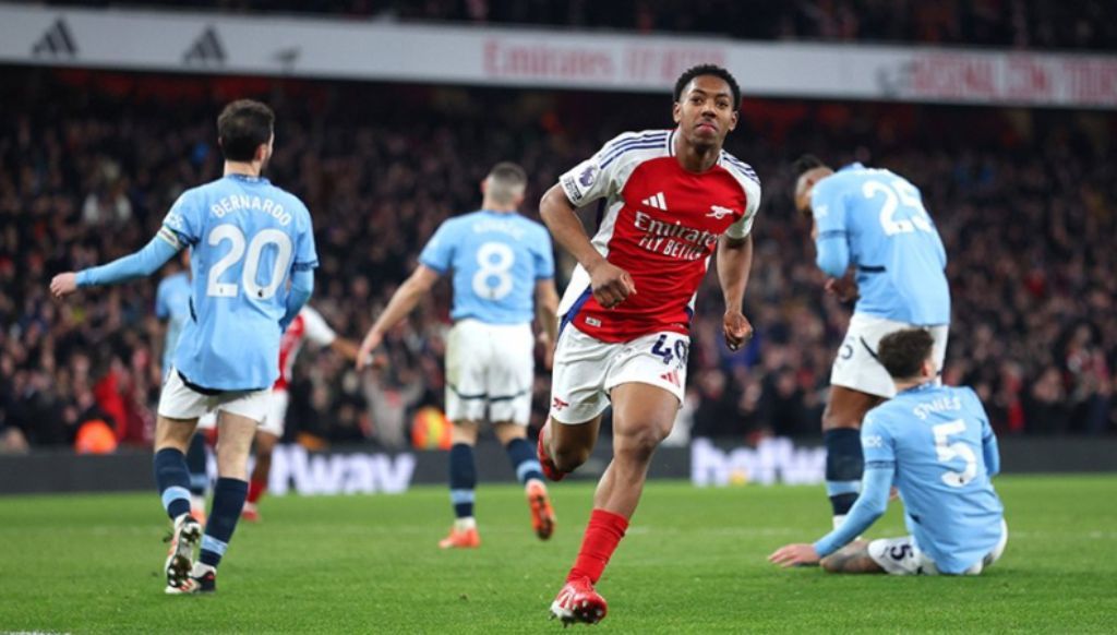 Arsenal écrase Manchester City 5-1 et revient à dix points de Liverpool