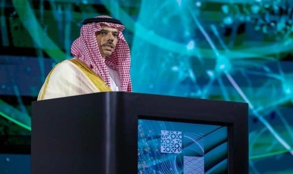 وزير الخارجية السعودي يتناقش مع المبعوث الأمريكي بشأن التطورات على الساحة اللبنانية