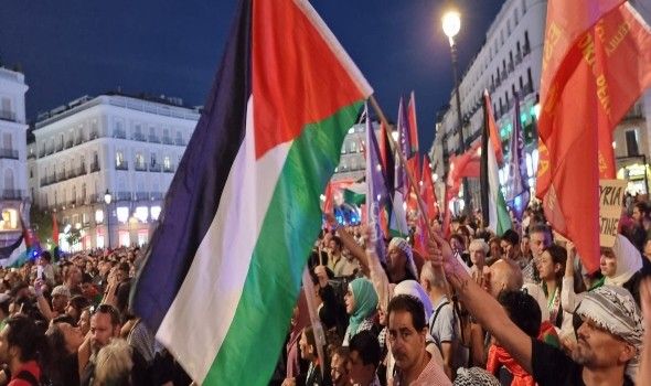 وقفة تضامنية في الدار البيضاء ترفض جرائم الحرب الإسرائيلية وتدعم الشعب الفلسطيني