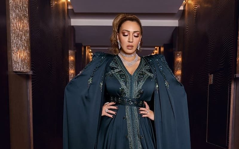 الفنانة أسماء لمنور تتألق بالقفطان المغربي وتخطف أنظار الإعلام التونسي